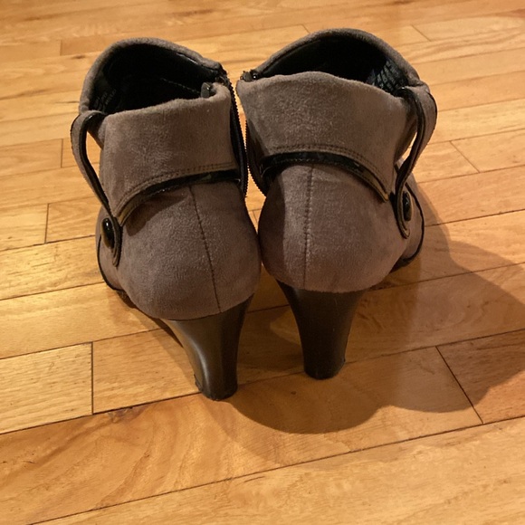 Cute little booties! - Picture 3 of 5